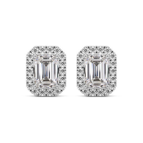 Boucles d'oreilles en diamant en forme de rectangle, ornées de pierres précieuses scintillantes, modèle élégant et raffiné, parfaites pour un look sophistiqué lors d'occasions spéciales. Design moderne avec un éclat exceptionnel, idéal pour les amateurs de bijoux de luxe.