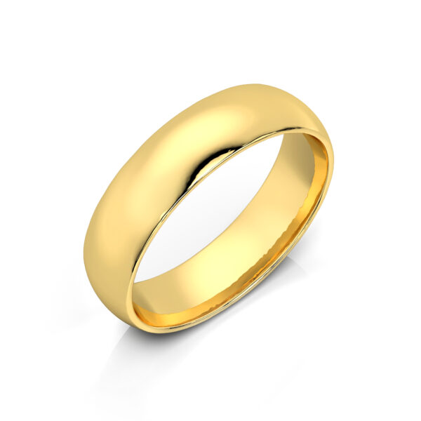 Bague en or jaune brillant au design élégant et contemporain, mettant en avant une surface lisse et polie, idéale pour des fiançailles ou un mariage, modèle classique + diamant.