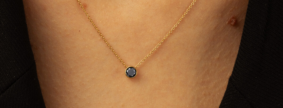 collier-diamant-noir-solitaire